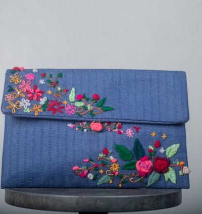 Pochette brodée